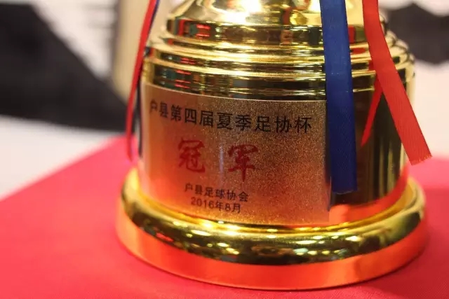 C罗与乔治娜的低调婚礼：奢华设计与亲密时刻